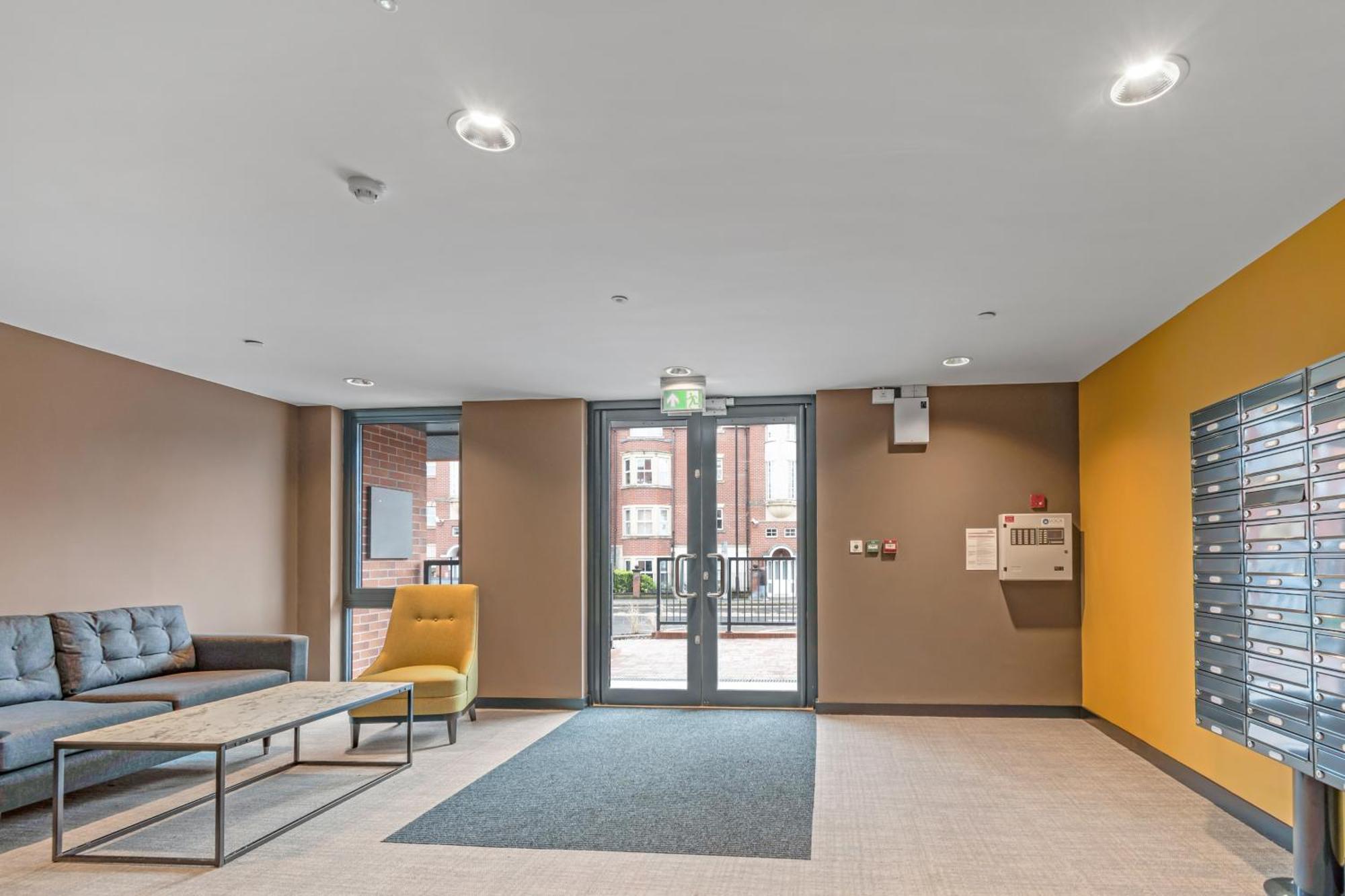 Apartment 43 Citygate With Free Onsite Gym Йорк Екстериор снимка